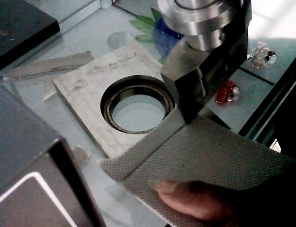 Titanium Blade 40khz Ultrasonic Cutting Equipment For Rubber Product No Deformation