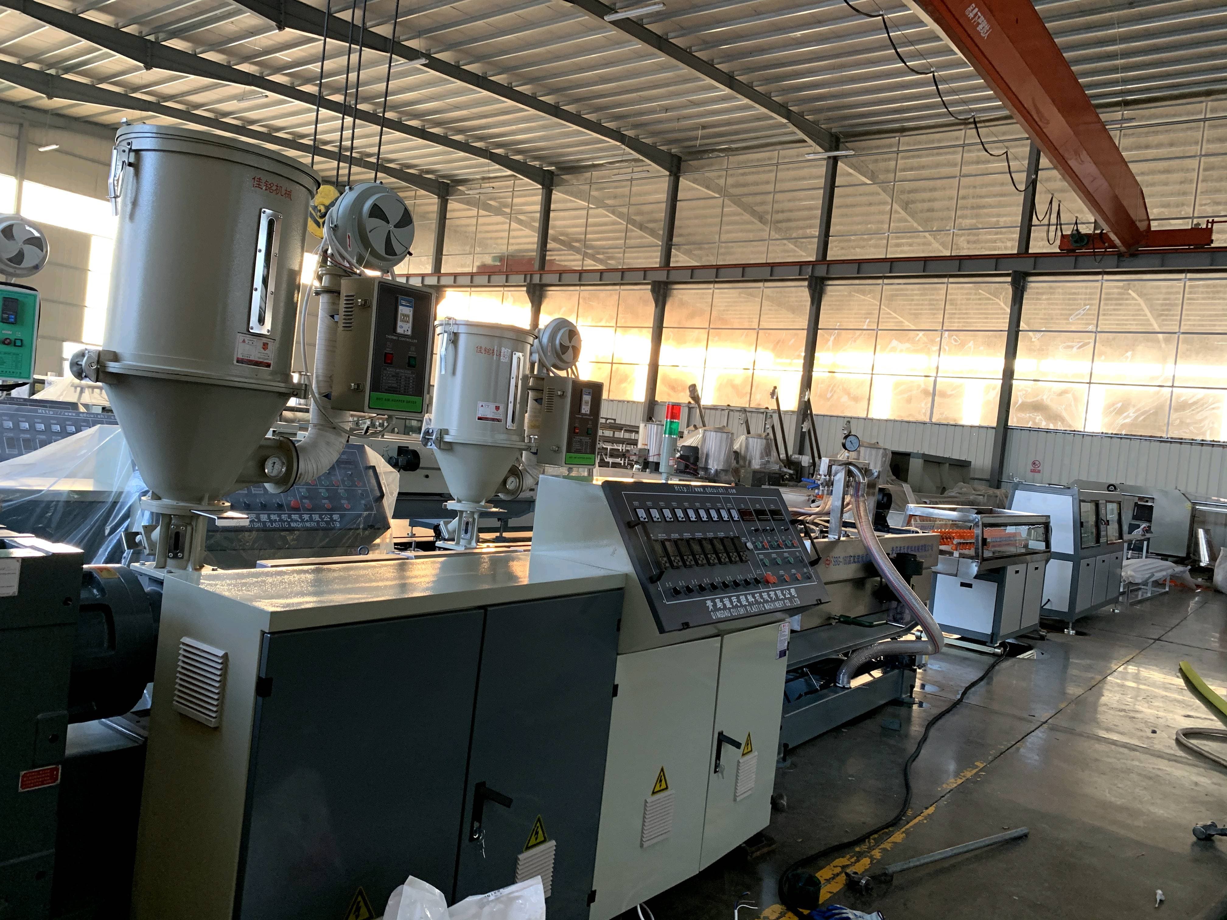 Polymer Extrusion Hot Water Supply Pipe Plastic Screw Extruder With 70mm Screw Diameter And 1000mm Screw Length