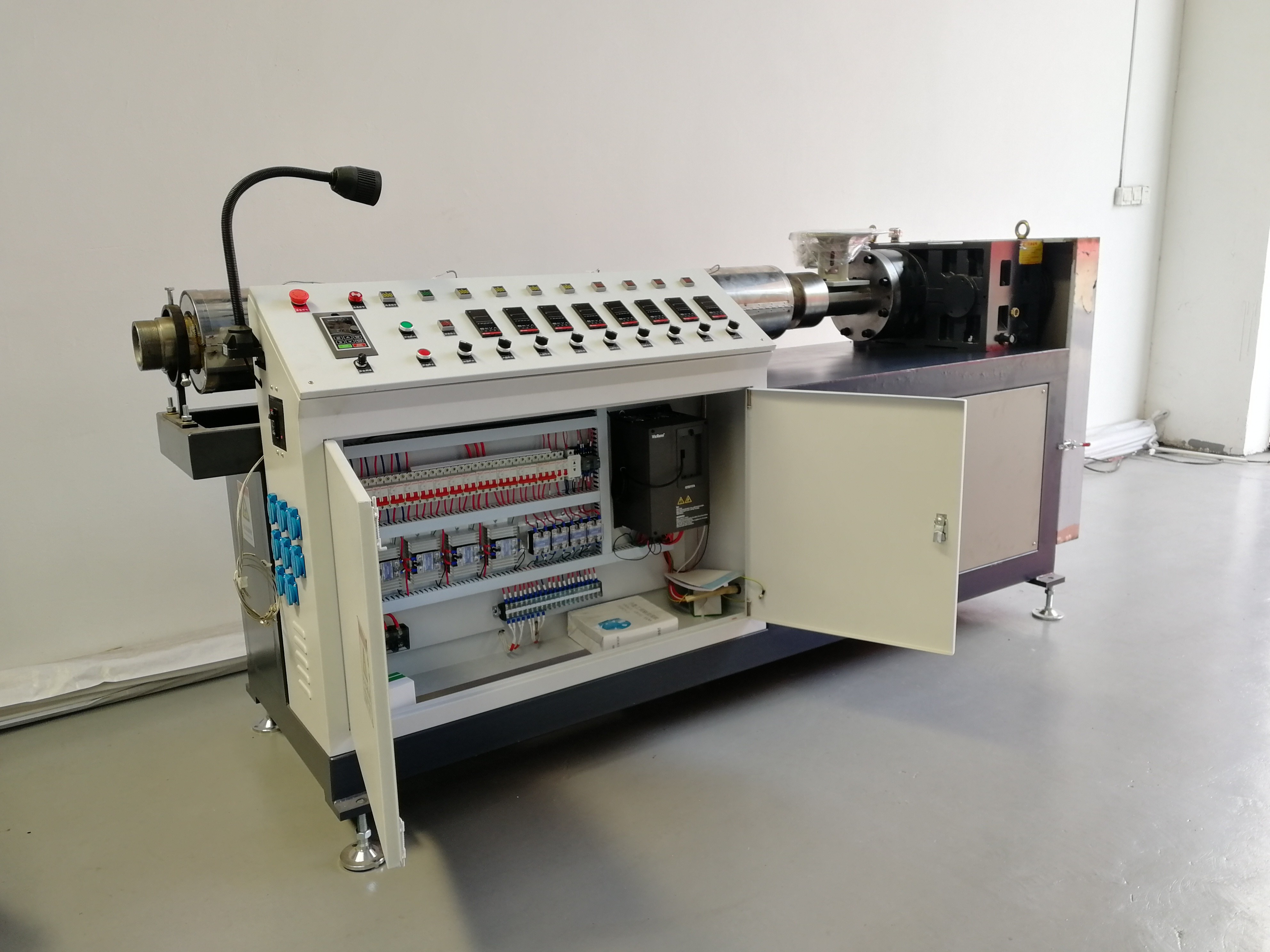 Single Screw Plastic Extruding Machine PA66 GF25 Granules Processing Line