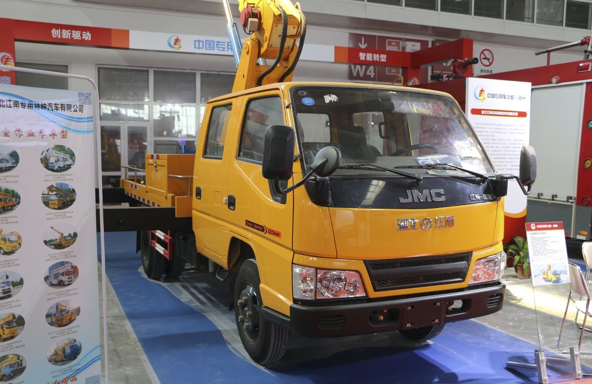 Automobile Type Hydraulic Aerial Cage Aerial Work Trucks Vehicle