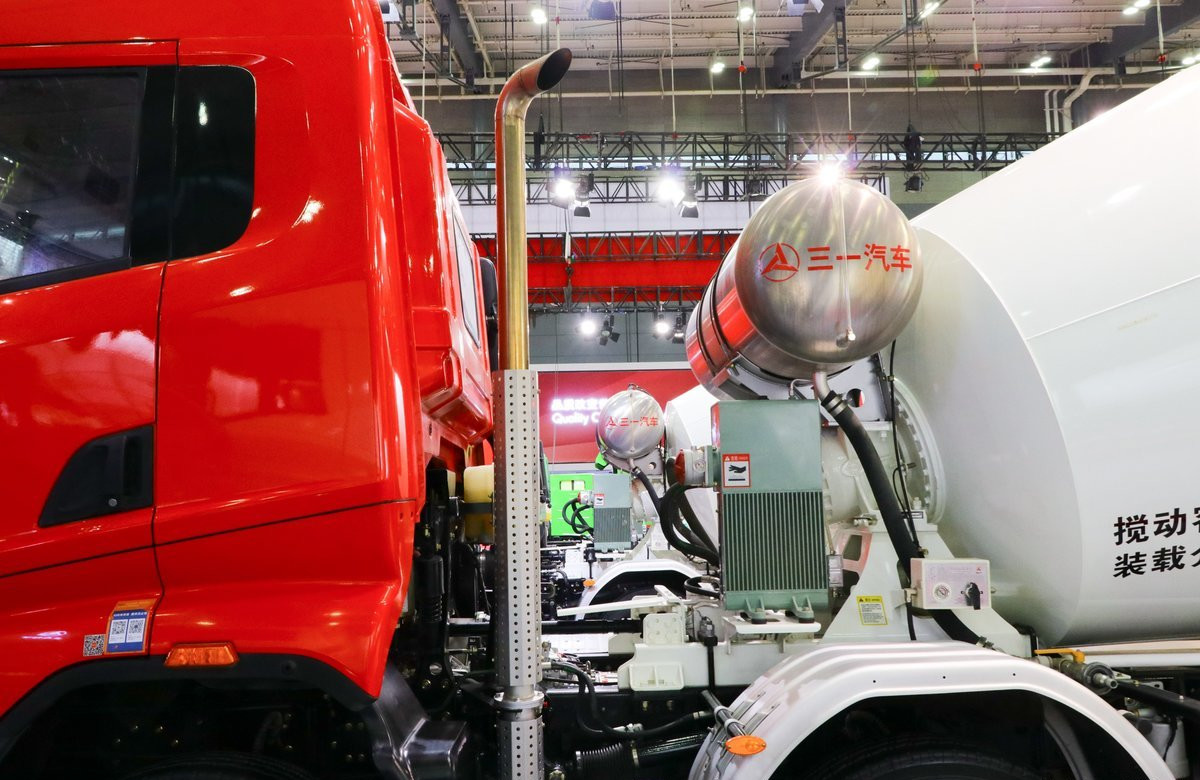 Concrete Transport Truck 8×4 Sany Mixer 8 Cubic Hino Engine 307hp 12-Speed Transmission