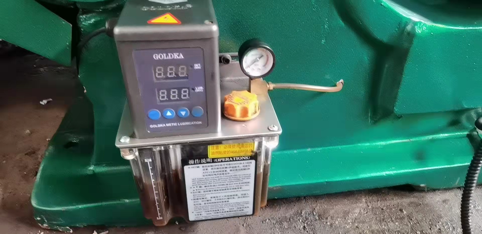manual easy operating low cost high precision flat die cutting and creasing machine for paperboard
