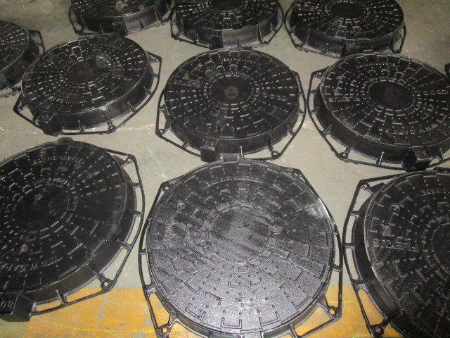 Black Heavy Duty Manhole Covers Metal Drain Cover Corrosion Resistant