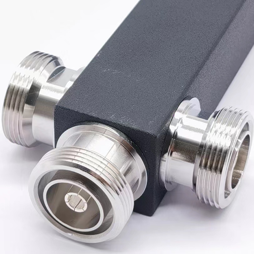 High Quality RF 2 Way Power Splitter 10W Highfrequency Range 350-3800MHz with SMA Female Connector Type Widely Used for Base Station