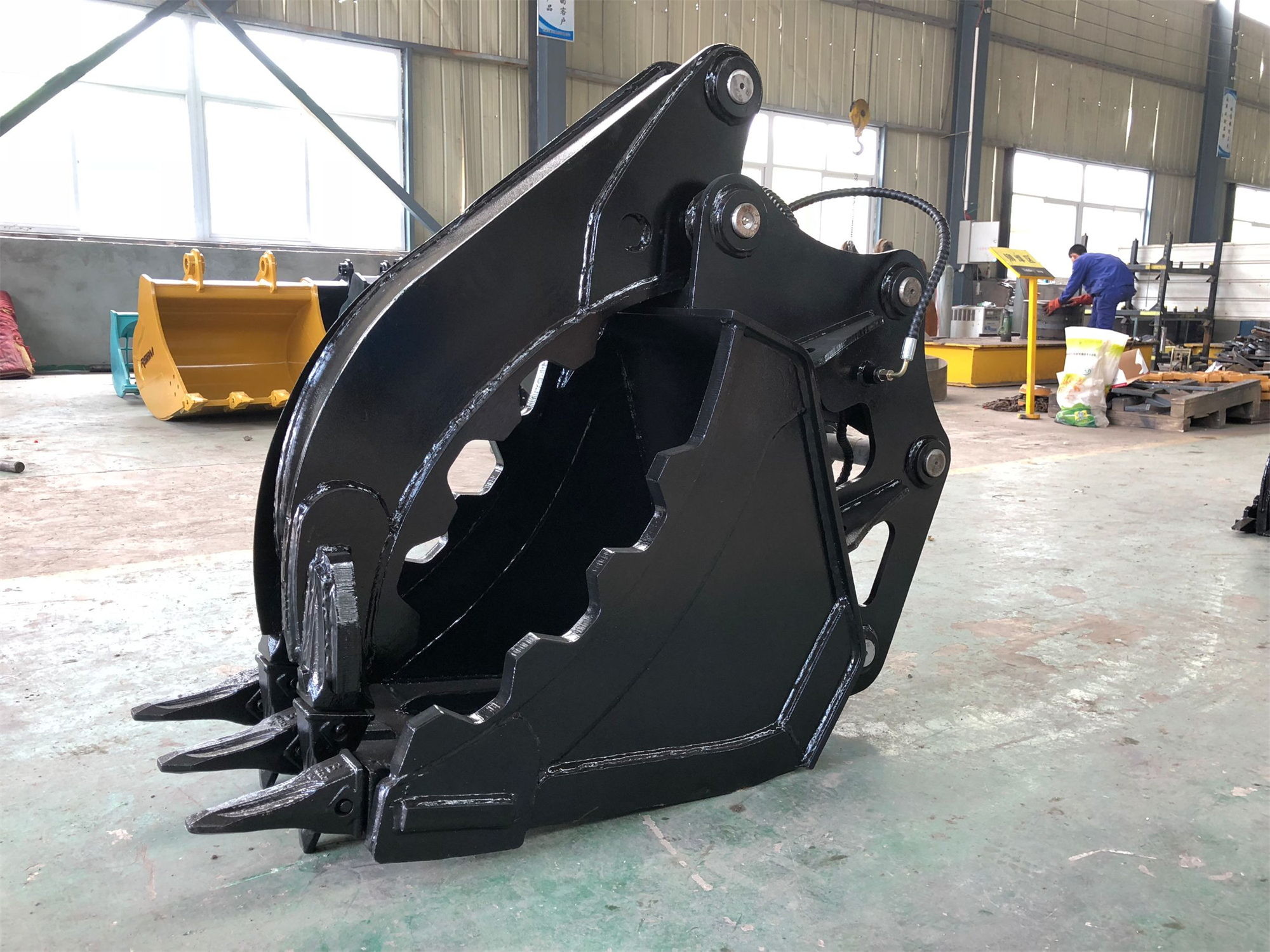 Customizable Excavator Thumb Bucket Yellow Bucket Capacity 0.1-5 Cubic Meters