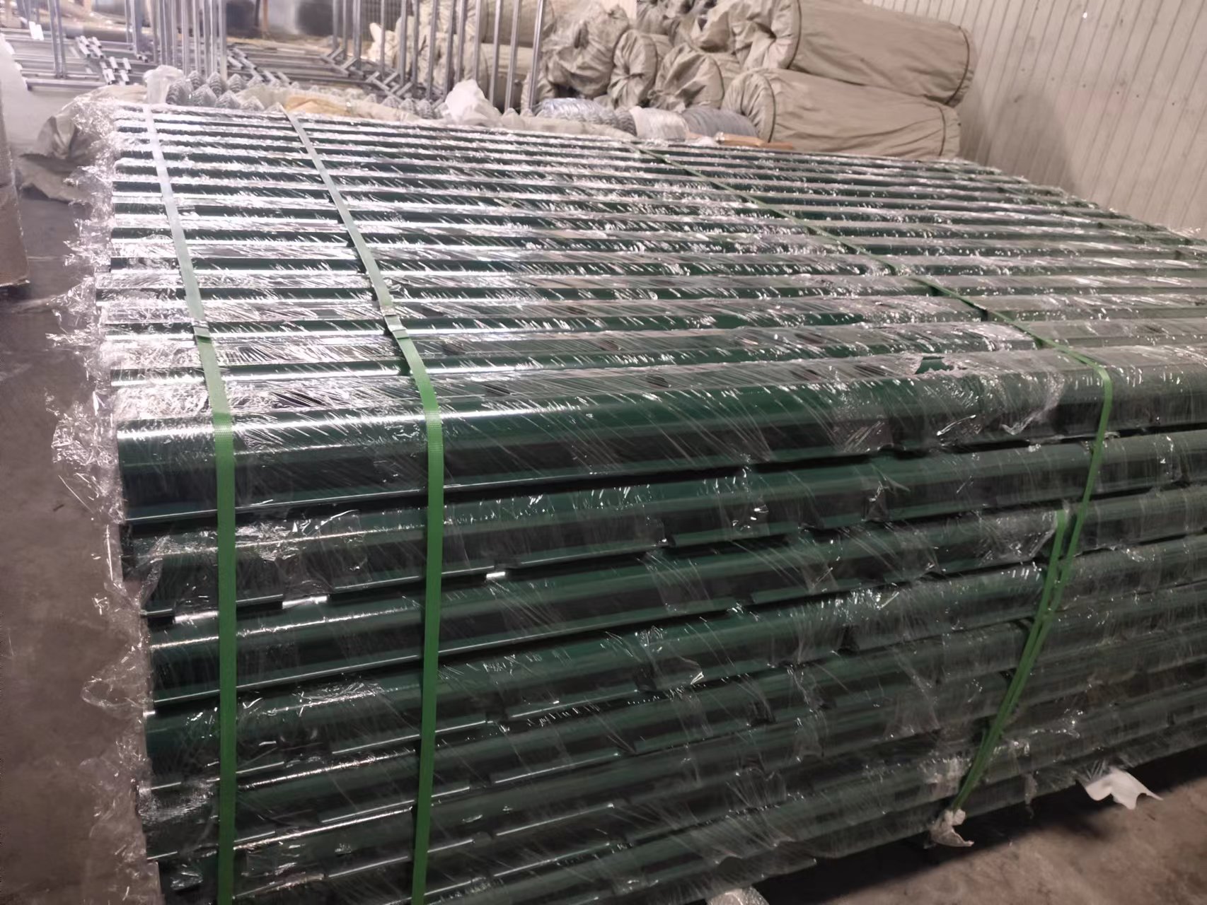 mesh fence post
