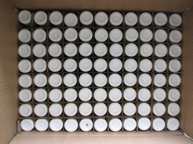 JG-AQ100,100ml cylinderic milk white glass cosmetic jars, Vintage opaque white glass jars for facial mask, face cream