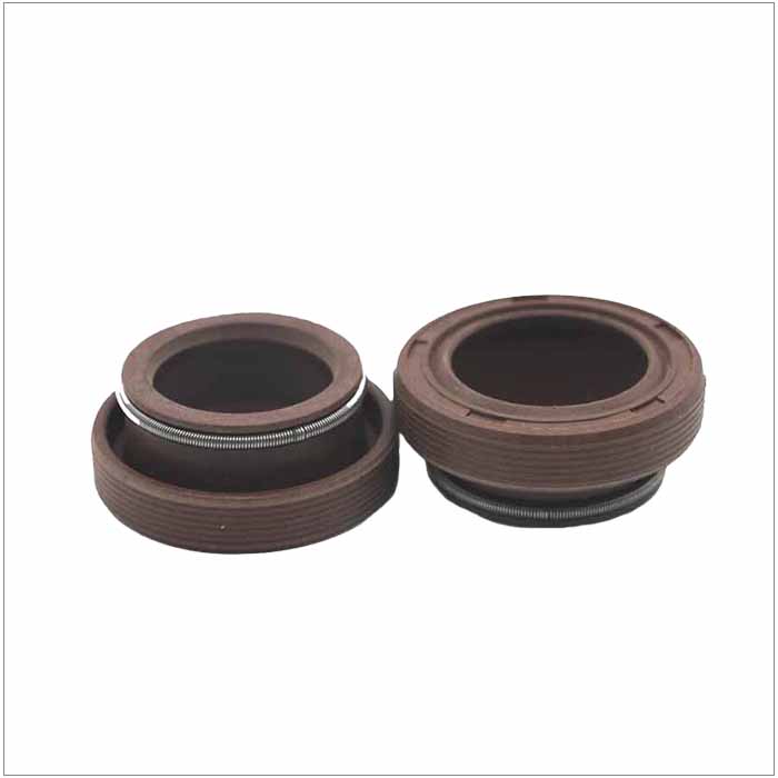 Photo Showing Skeleton Oil Seal for Heavy-Duty Truck Sinotruk HOWO Sitrak D12 Engine Parts VG1540040022