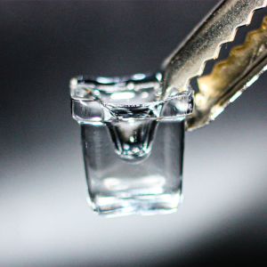 Spraying Small Square Commercial Machine Crystal Ice 25 Kgs Per Day Ice Making