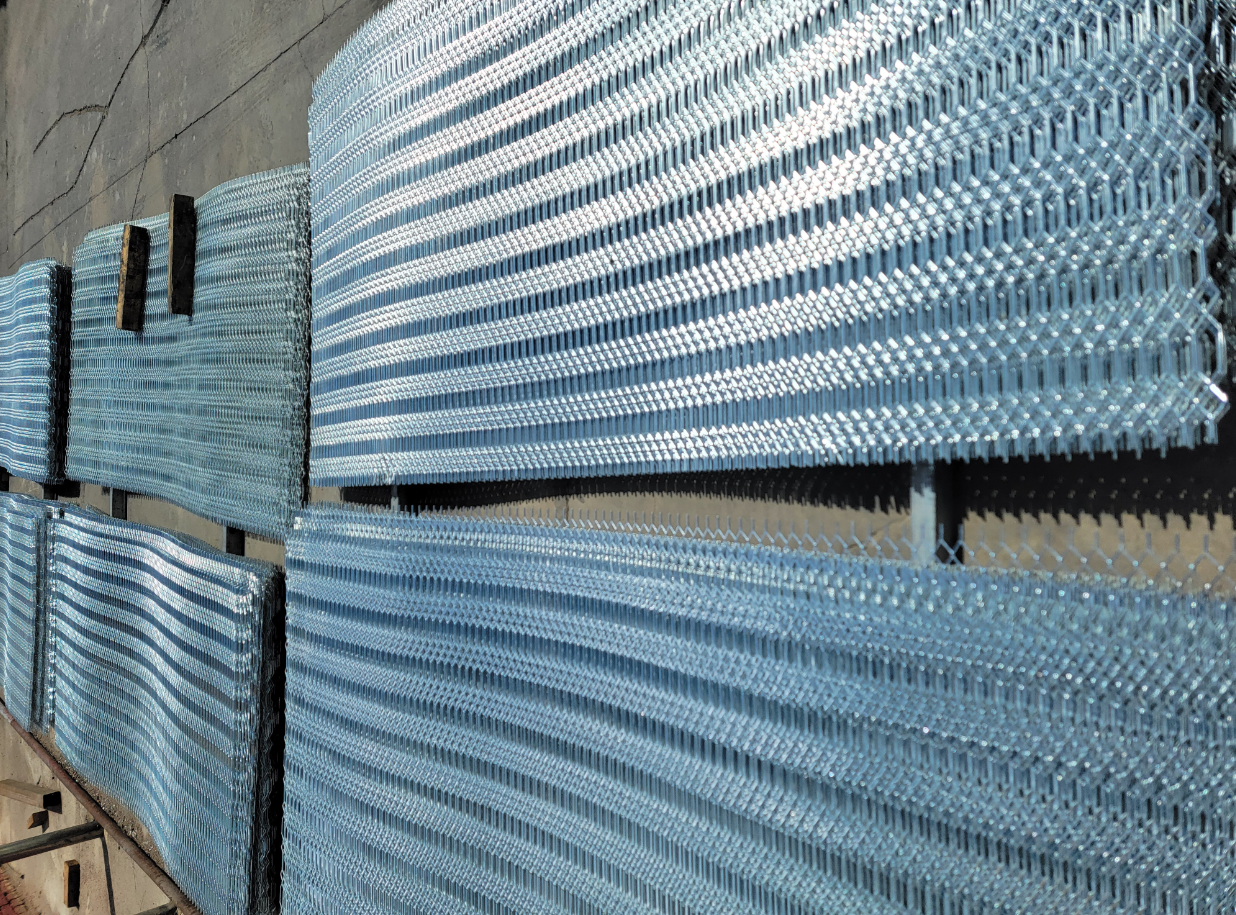 Hot Dipped Galvanised Expanded Metal Mesh , Expanded Stainless Steel Mesh Grill For Fencing / Fiji
