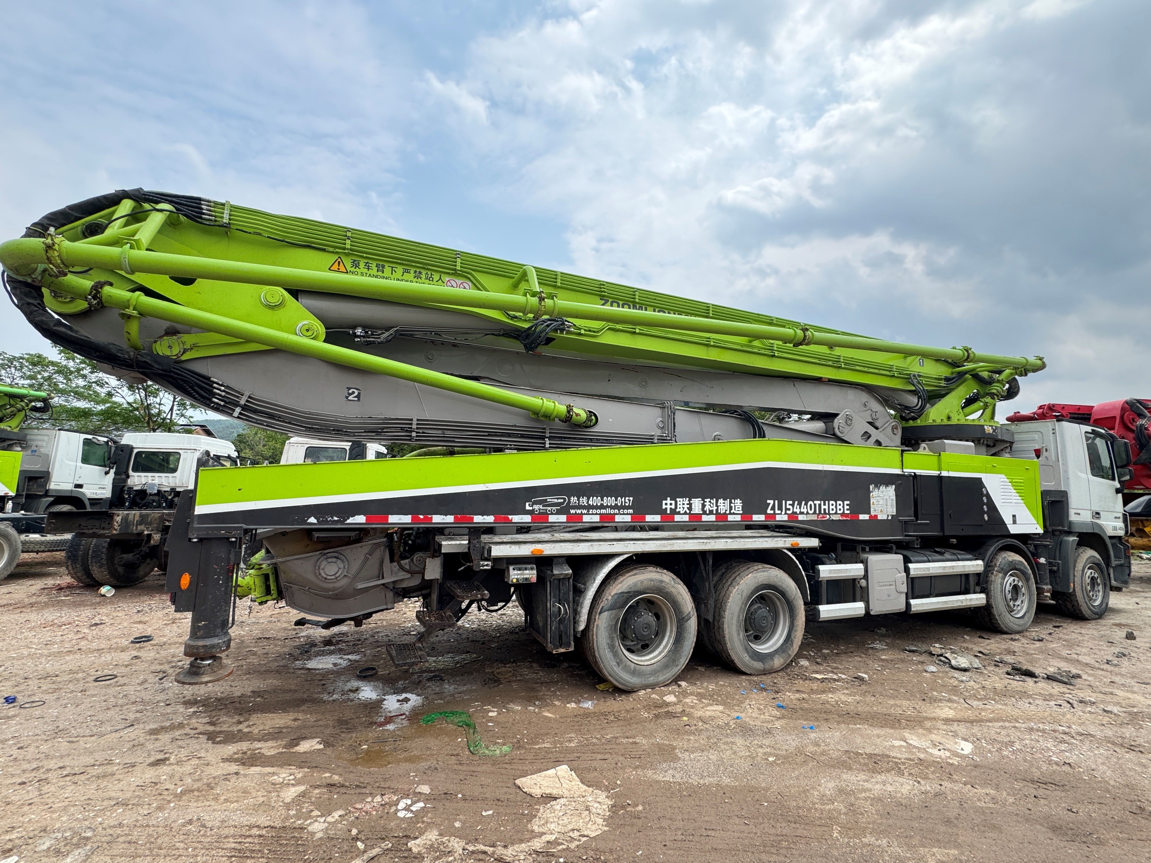 Used Concrete Pump Truck 56m Mounted Mercedes Benz Chassis For Sale