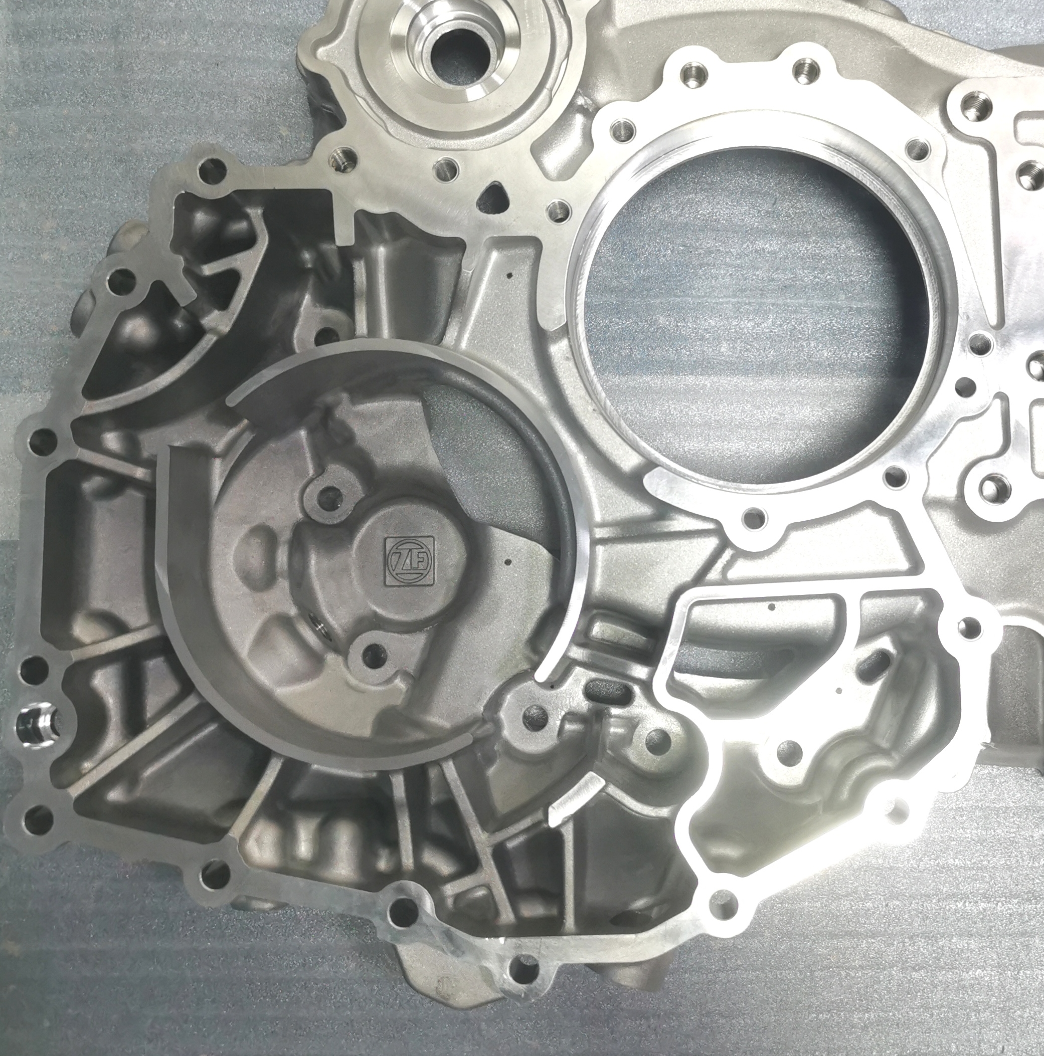 16s2530 Transmission Case for F2000 Heavy Duty Truck Transmission Parts 1325 401 093