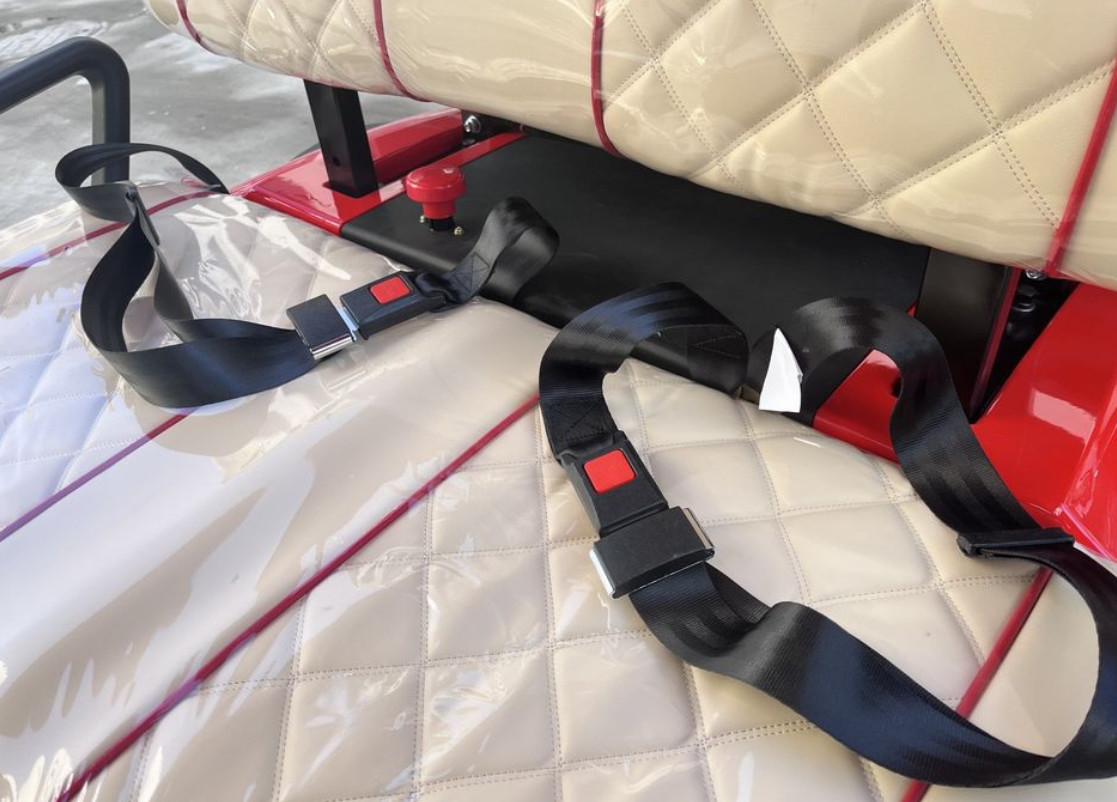 Red Modern 4 Seater Golf Cart for Family Outings and Group Tours Ground clearance 235mm