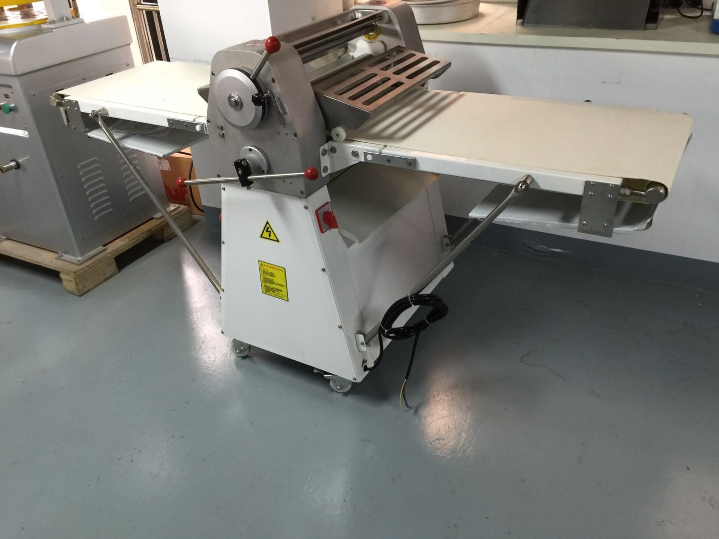 520mm Roller Size Dough Press Sheeter Machine for Fast and Easy Dough Preparation