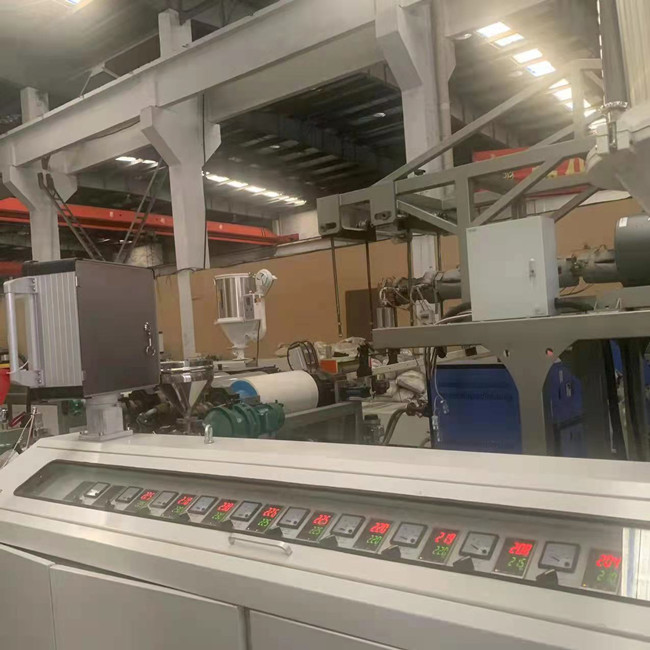 Three Layers Plastic Production Line Cling Film Making Machine Automatic Stretch Film Making Machinery