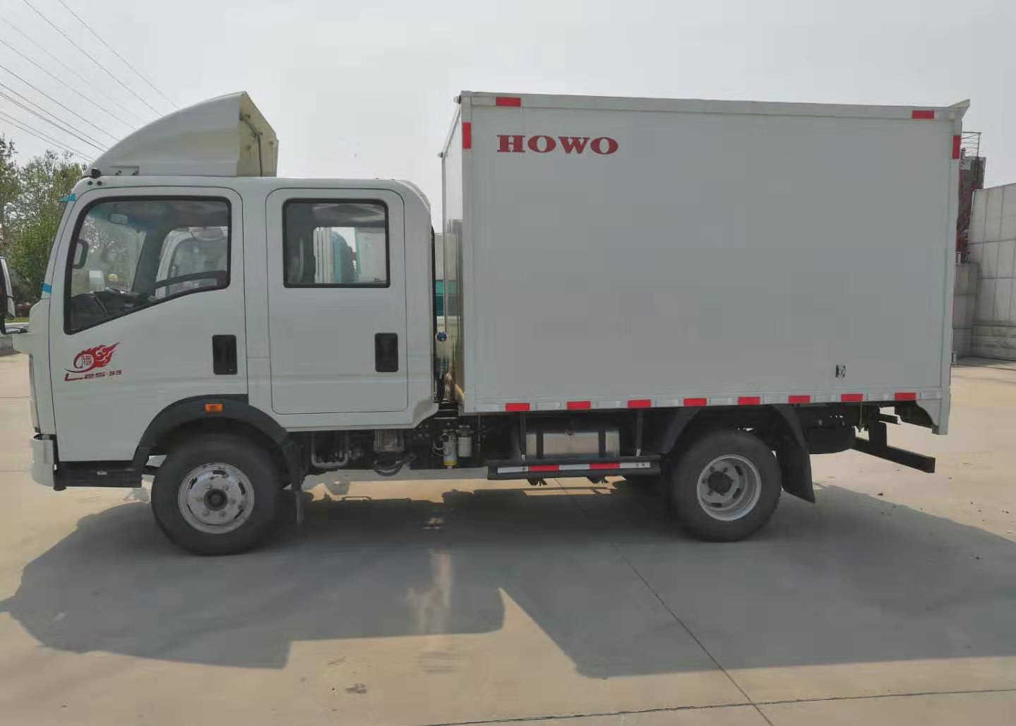 Diesel Cargo Light Duty Commercial Trucks , Light Duty Box Trucks 20 Cbm
