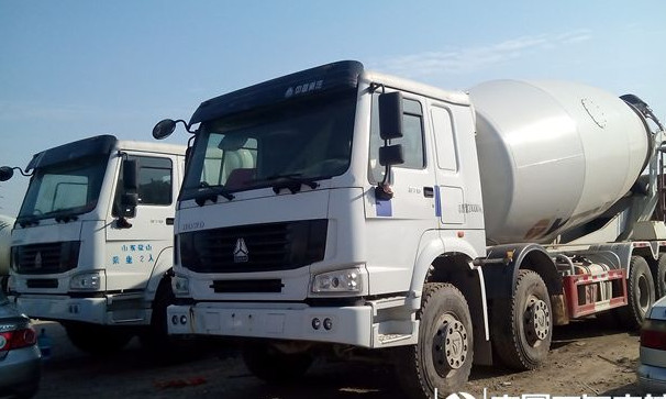 Sinotruk Howo Concrete Mixer Truck 12CBM tank 8x4 with Euro II Emission