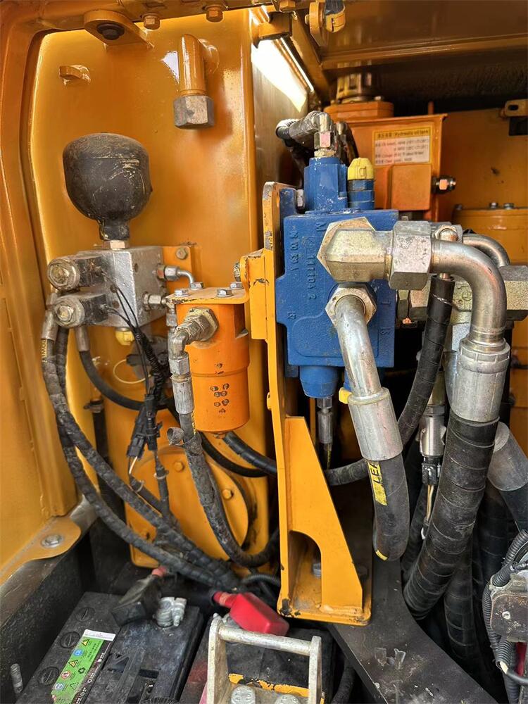 ORIGINAL Hydraulic Valve Used 6T SANY 60C Digger Excavator for Construction Projects