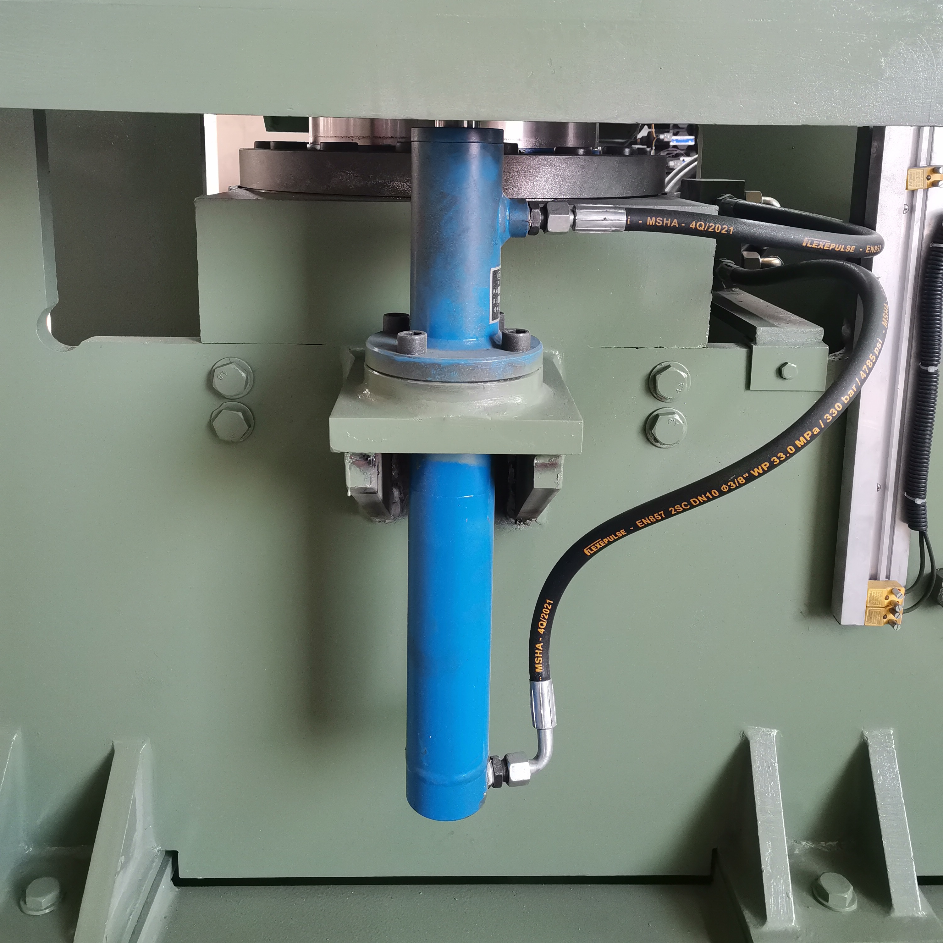 1500 KG Weight Qingdao HUICAI Rubber Vulcanizing Press for Smooth Operation