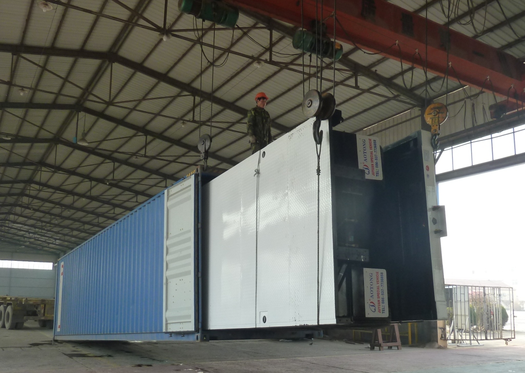 Mechanical/Air Suspension 3 Axle Container Side Low Loader Long Vehicle Semi Trailer
