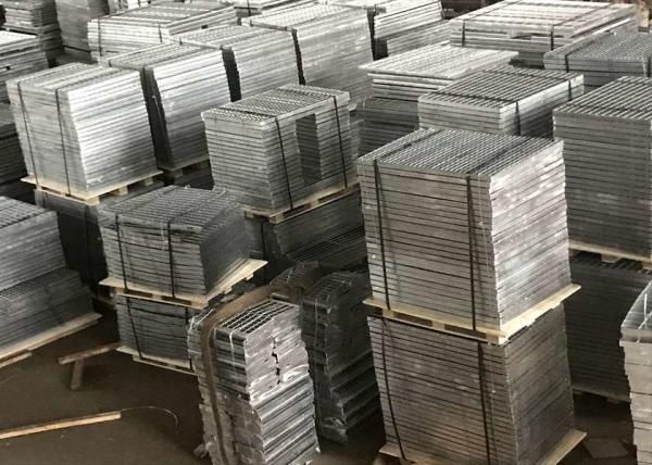 Heavy Duty 824mm 30X4 Steel Grating Panels Floor Forge Walkway Galvanised Steel
