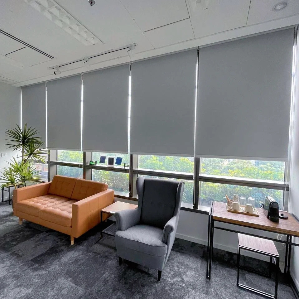 Strong Hardness Roller Blinds Curtains Flame Retardant Fabric 3% Weft Slope Width 2.3m