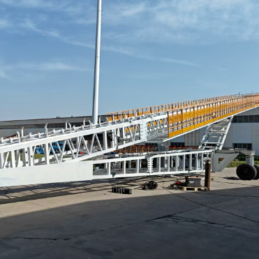 Mobile Crawler Ship Loader Conveyor For Bulk Material Port Loading Unloading Conveyor