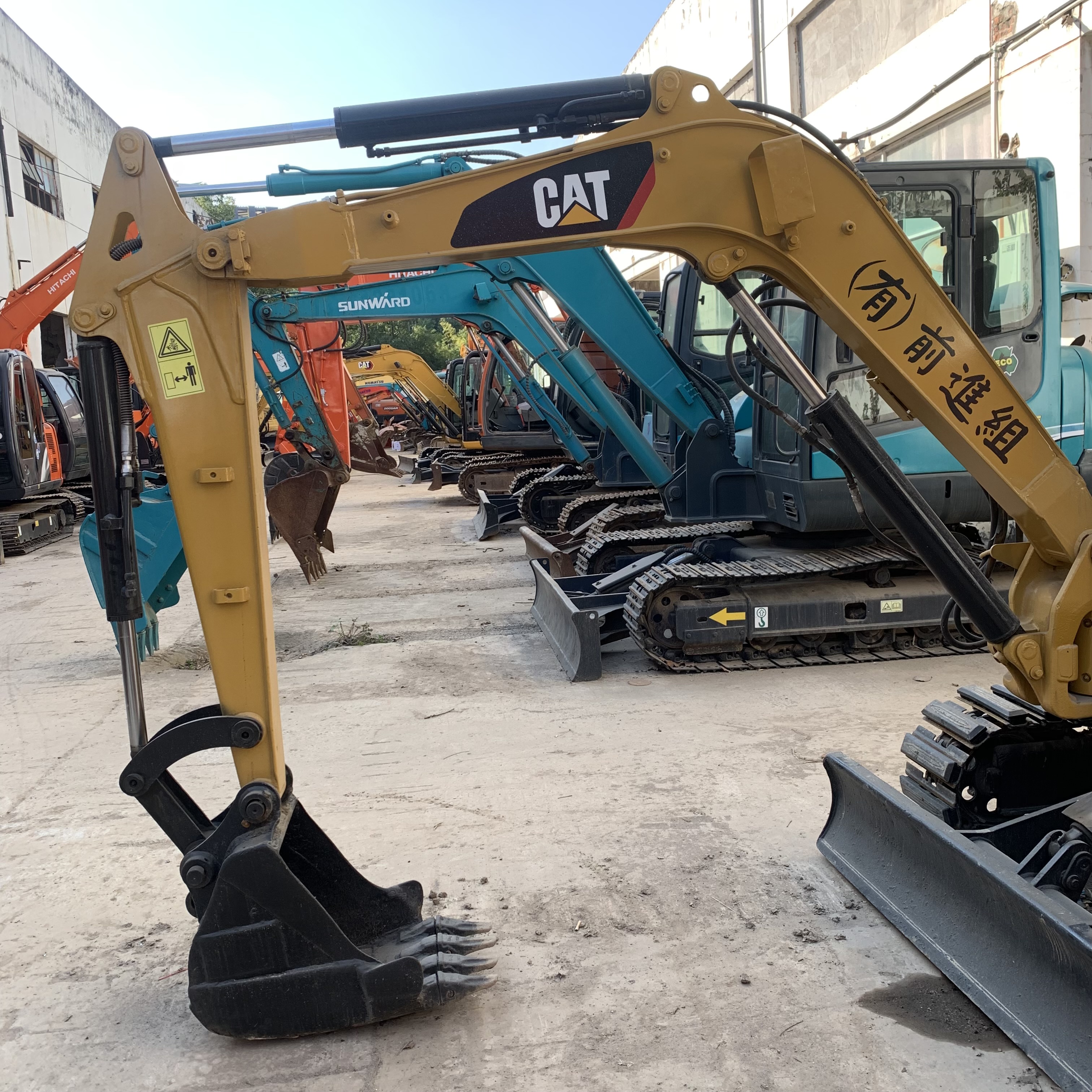 Original Japan CAT303 Used Excavator Cat 305 303 306 Mini Excavator with 23.6KW Power