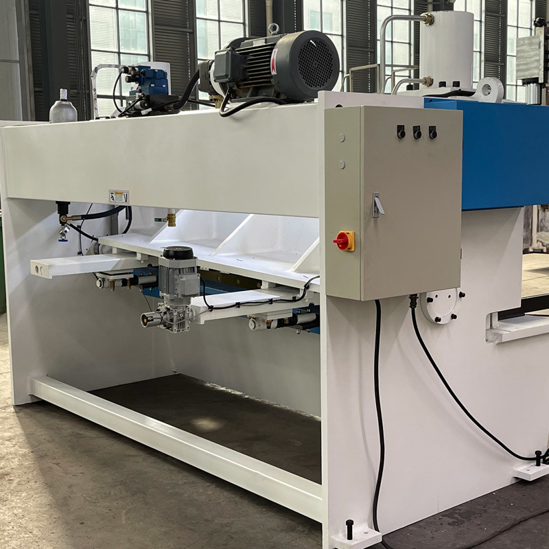 Hydraulic CNC High Power Guillotine Shearing Machine QC11K 8×2500 8mm 8 Feet