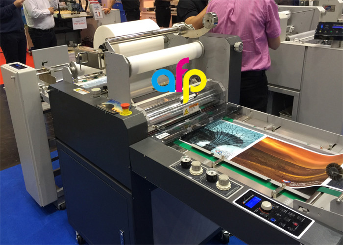 Plastic BOPP Matte Lamination Film For Hot Laminating 1 / 3 Inch Paper Core