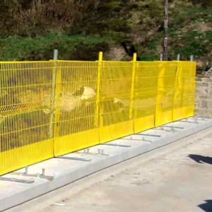 Solar-Powered Edge Protection Barrier with Emergency Lighting