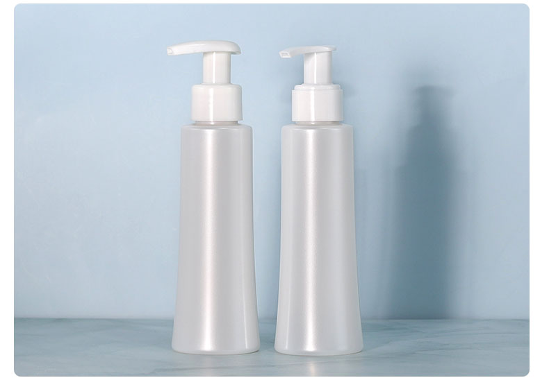Matte Plastic Dispenser Bottle 120ml Square Foaming Facial Cleanser Bottle