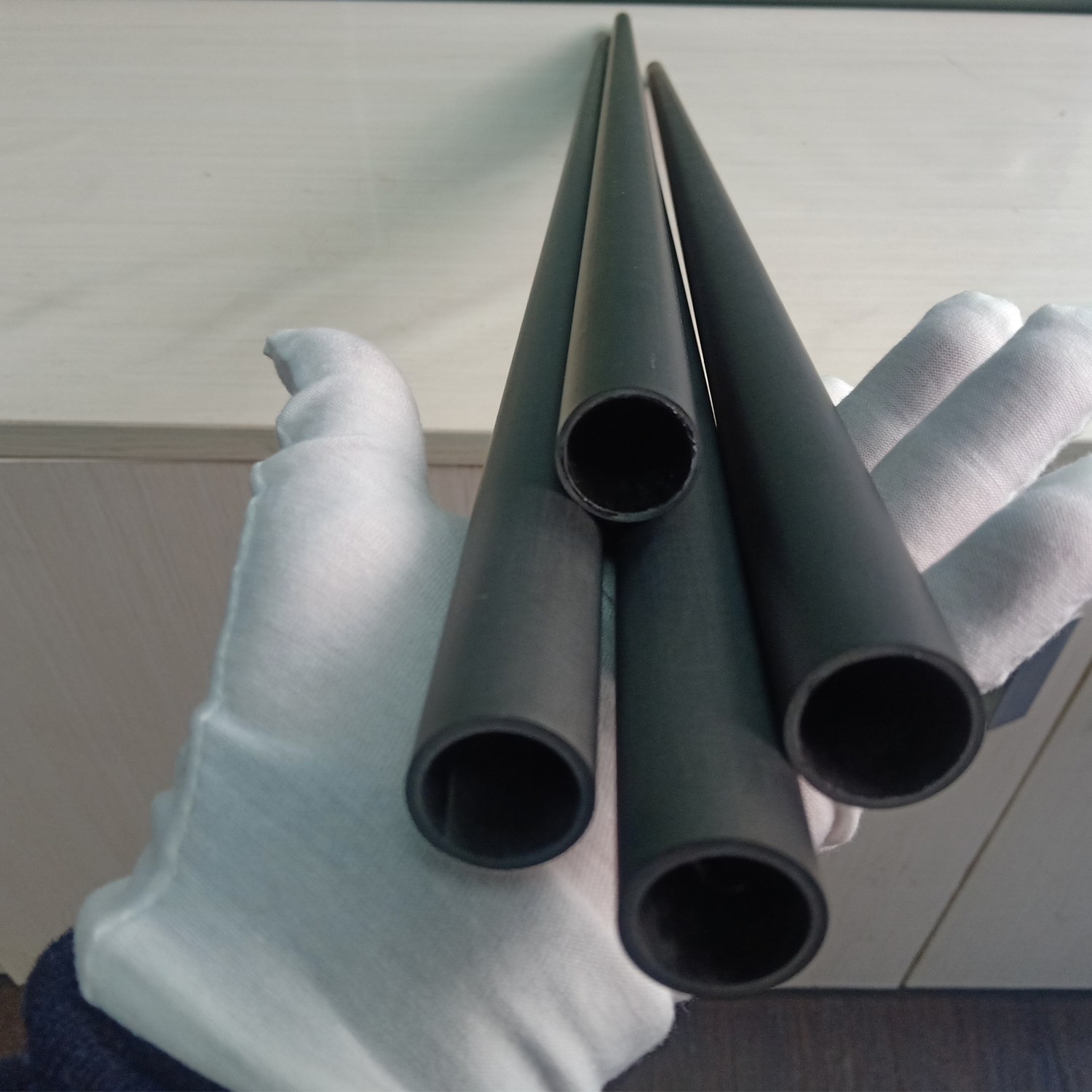 Black Round Carbon Fiber Pool Cue Break Cue With 0% Ash Content For Customer's Needs