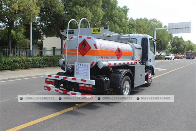 2000 Liters Light Fuel Bowser Truck Mini Fuel Tanker Trucks With Fuel Dispenser