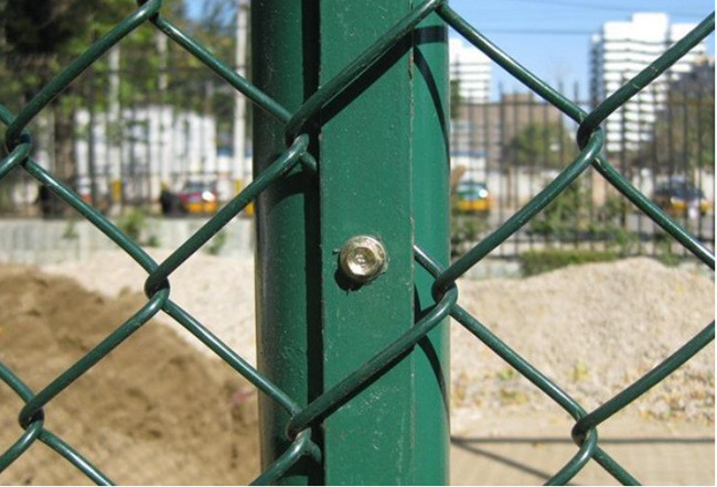 1.2mm To 5mm Pvc Coated Diamond Mesh 6m Cyclone Wire Fence For Basketball Court