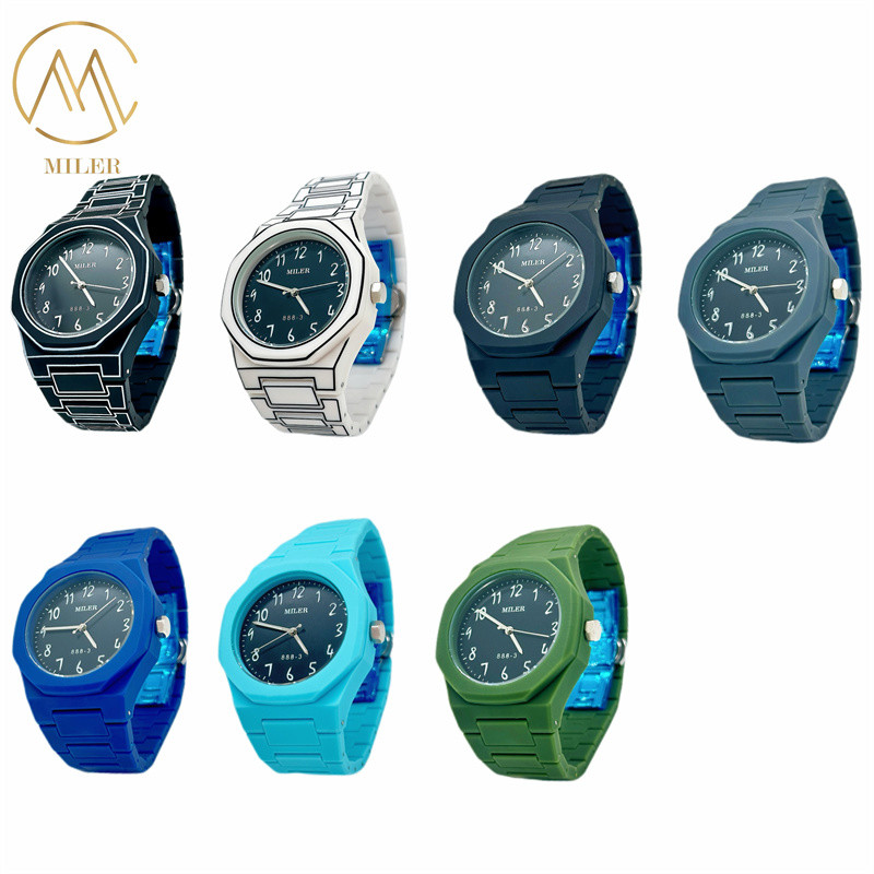 30 Meters Water Resistance and Quartz Movement Quartz Watch