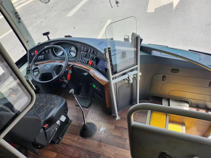 Second Hand Tourist Bus 52 Seats 2020 Year Yutong Shuttle Bus ZK6125 Champagne Color