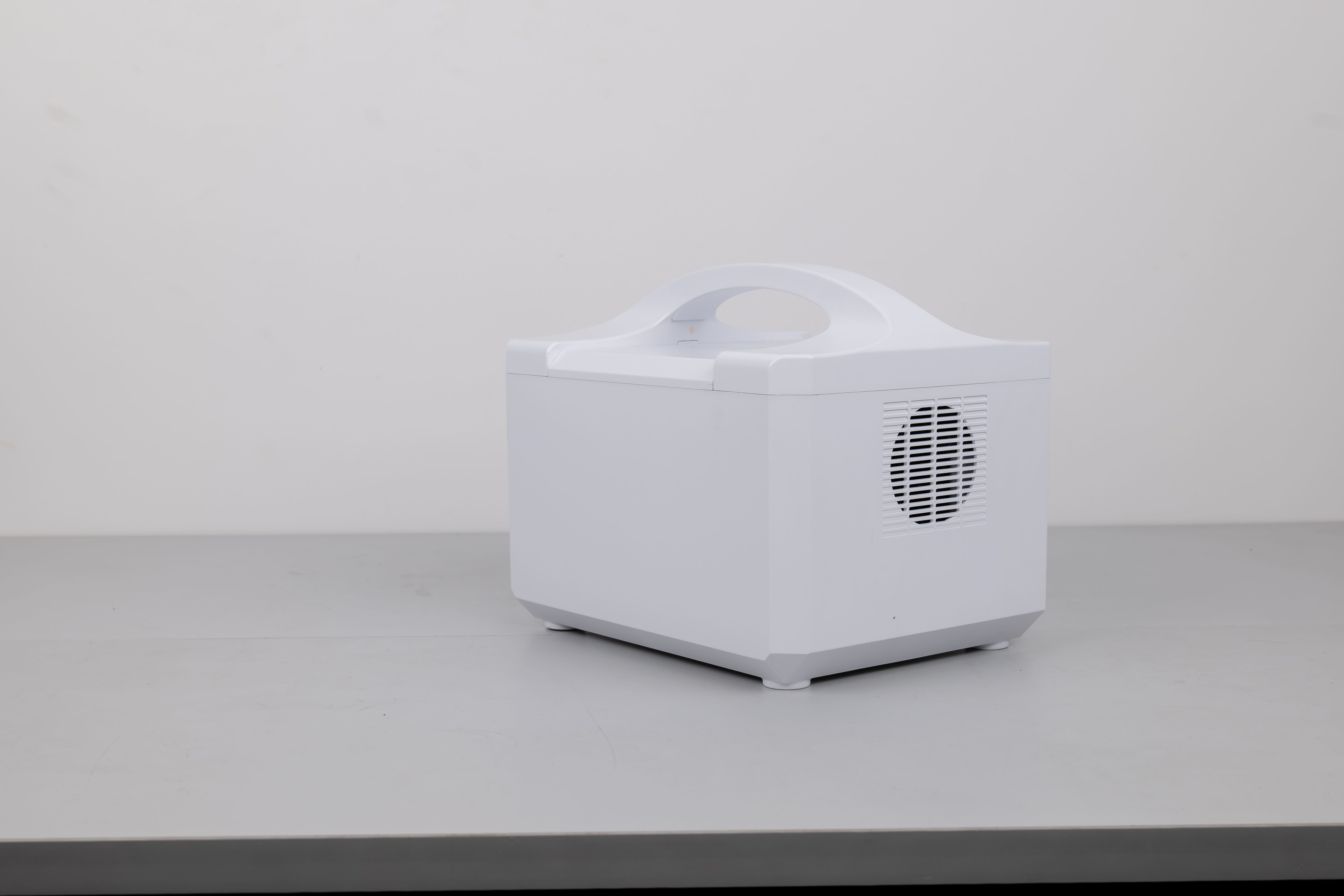 Fast Charge PD30W QC3.0 Recharge Cylindrical LifePO4 Battery Mobile Power Station With BMS For Solar Power Supply