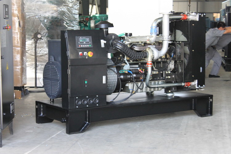 144KW Power Engine UK 1106A-70TG1 With Electric Diesel Generator 180KVA Generator Set