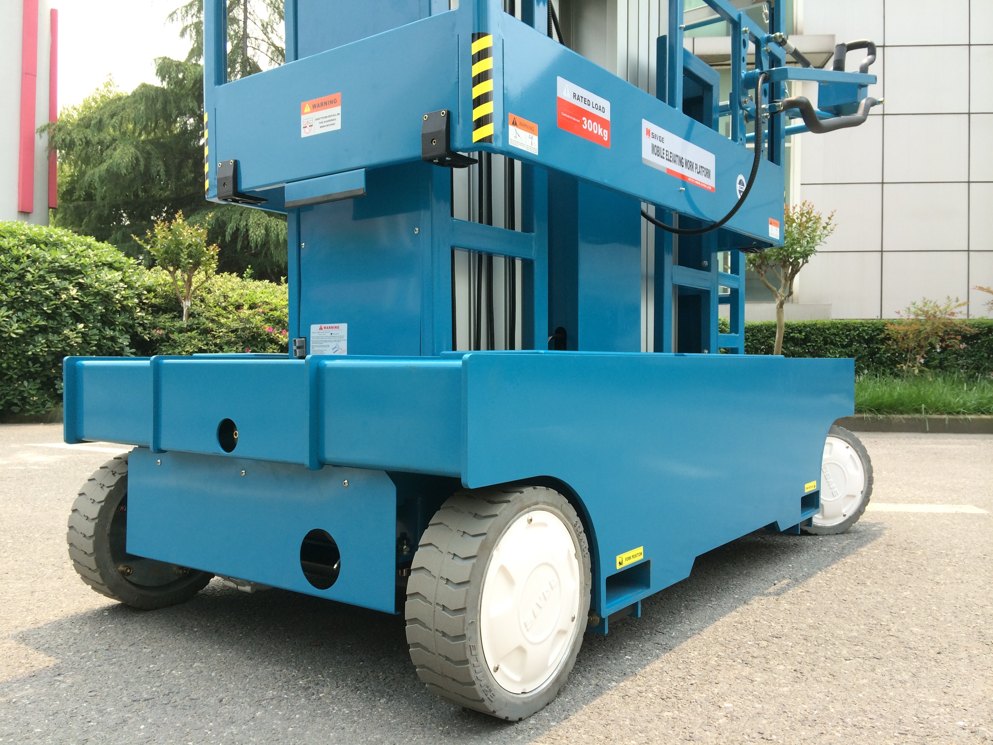 Light Weight Self Propelled Work Platform , Dual Mast Mobile Access Platforms