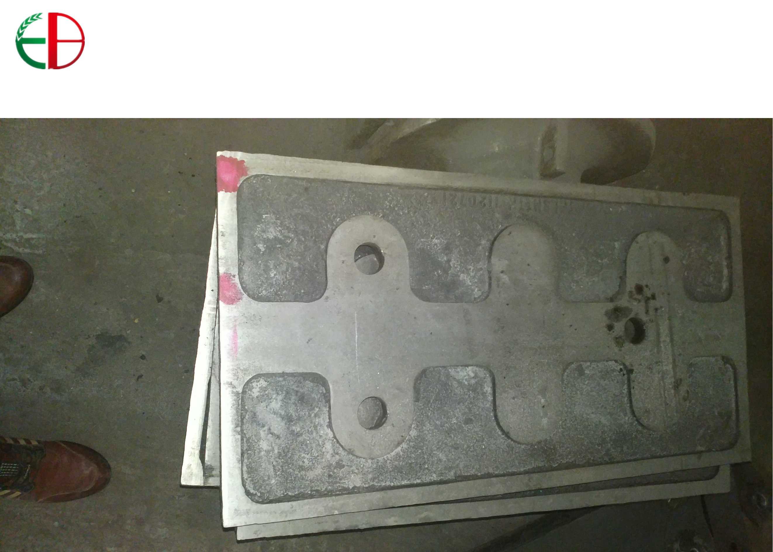 HBW500Cr9 Ni Hard White Iron Flat Plates 25mm Thick With Hexagonal Bolt Holes