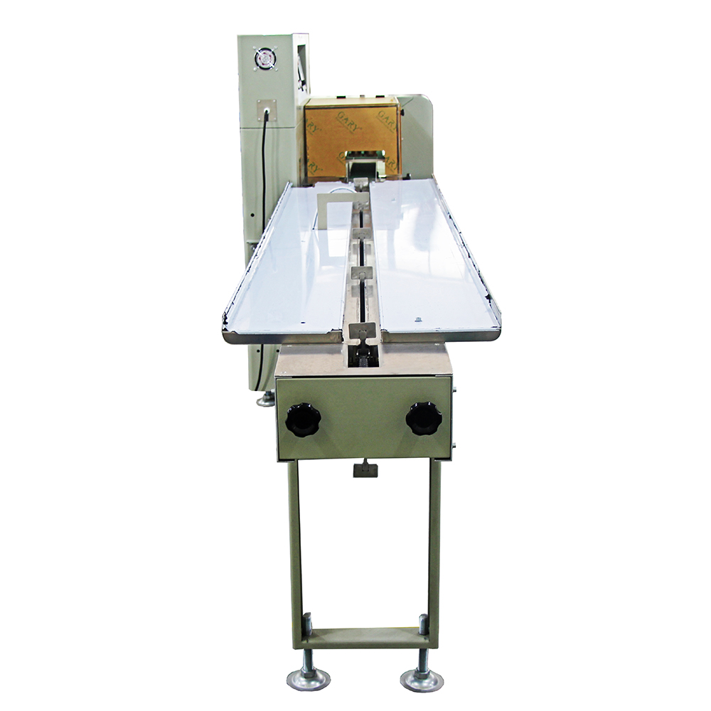 Down-walking paper bag conveyor belt horizontal packaging machine customized mask daily necessities food film packaging