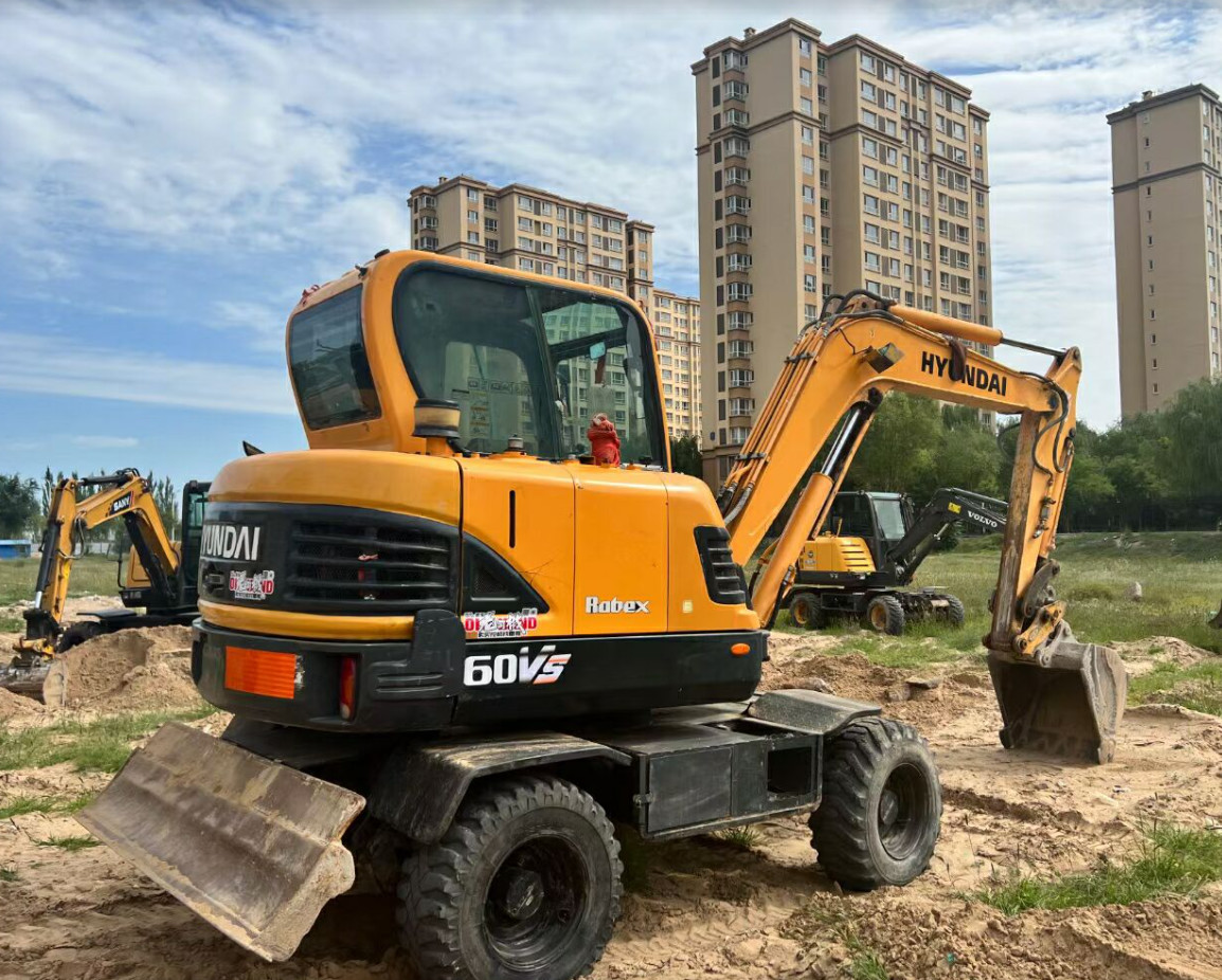 Good Condition 6 Ton Used Excavator Hyundai Wheel Excavator 60VS On Sale