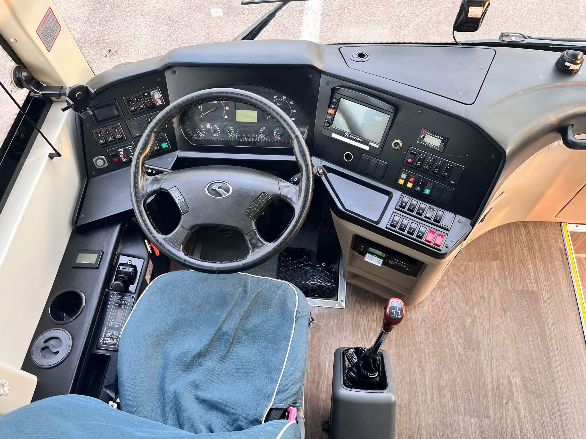 Kinglong Bus New XMQ6135 Used Coach Buses 56 Seats LHD Front Engine Double Axle