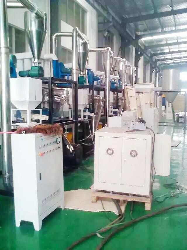Polyvinyl Chloride PVC Pulverizer Machine Automatic Compact Structure