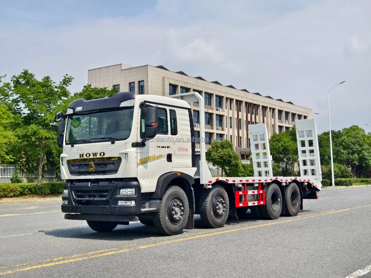 Factory HOWO 8X4 30 Ton Heavy Duty Towing Truck Flatbed Tow Truck