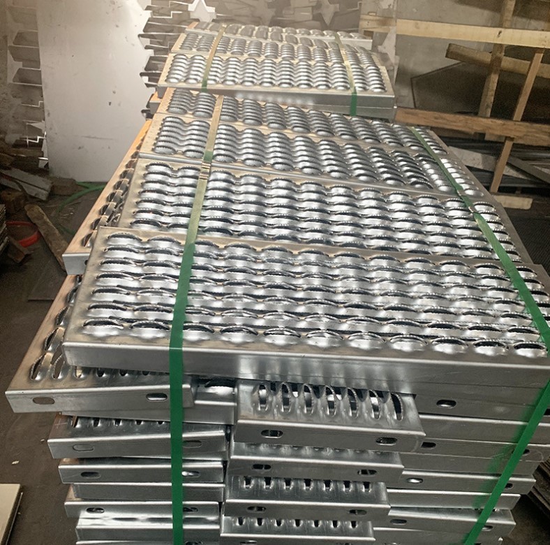Galvanized Steel Diamond Grip Grating For Industrial Safety Walkways