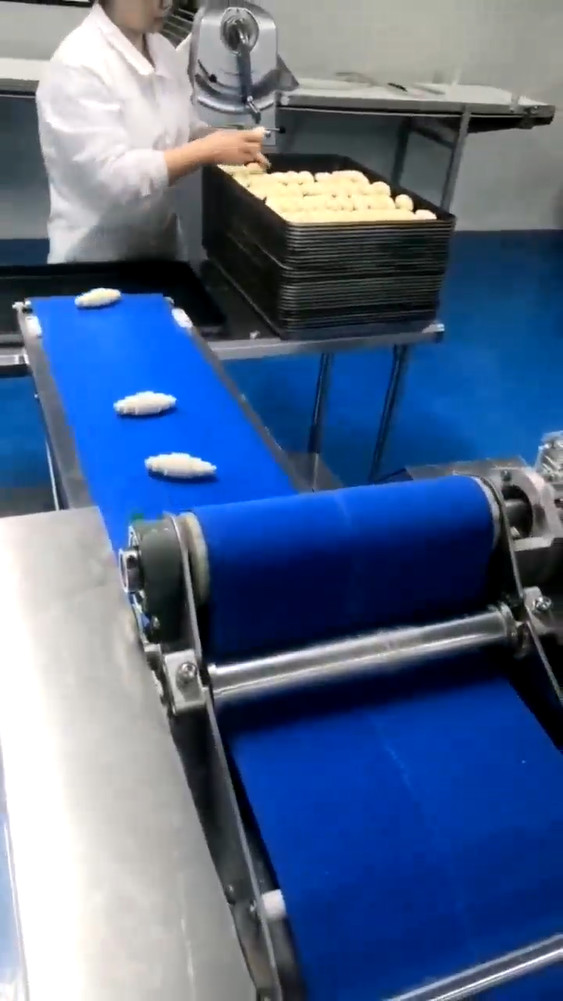 Small Croissant Maker Machine Croissant Dough Roller Machine 2000 To 3000Pcs/H