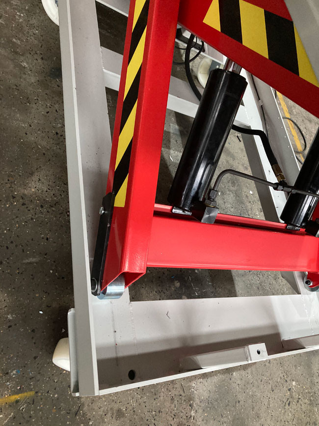 Heavy Duty Electric Mobile Scissor Lift Table With Wheels 4000kg Wireless Remote Control