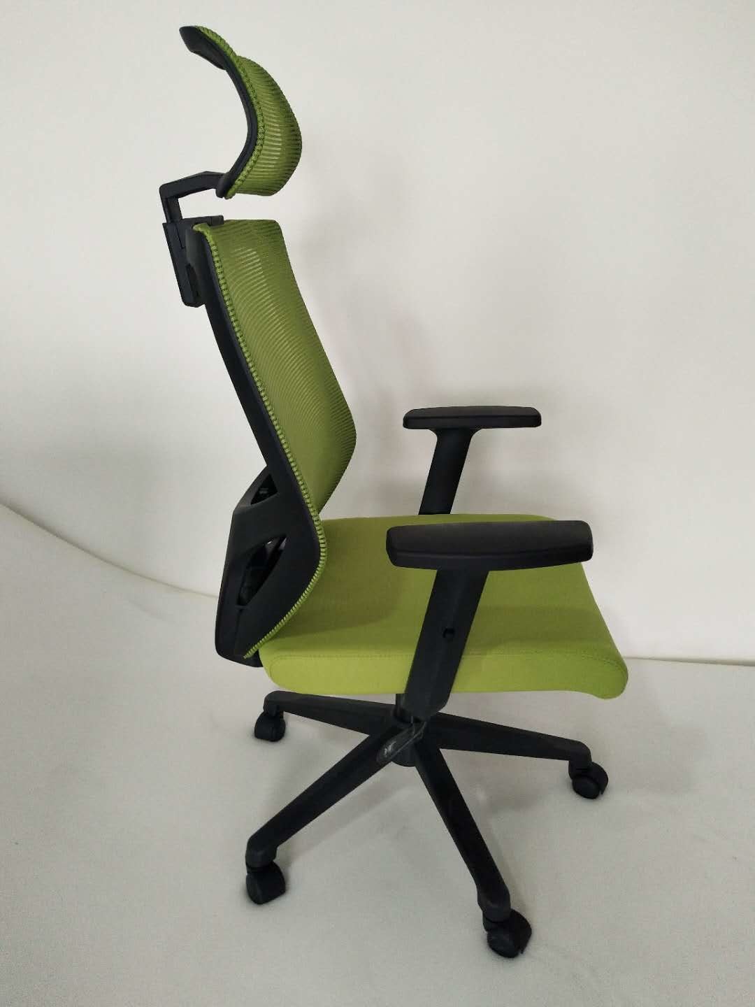 Black Arm High Back Swivel Chair , 100mm-70mm Mesh Desk Chair